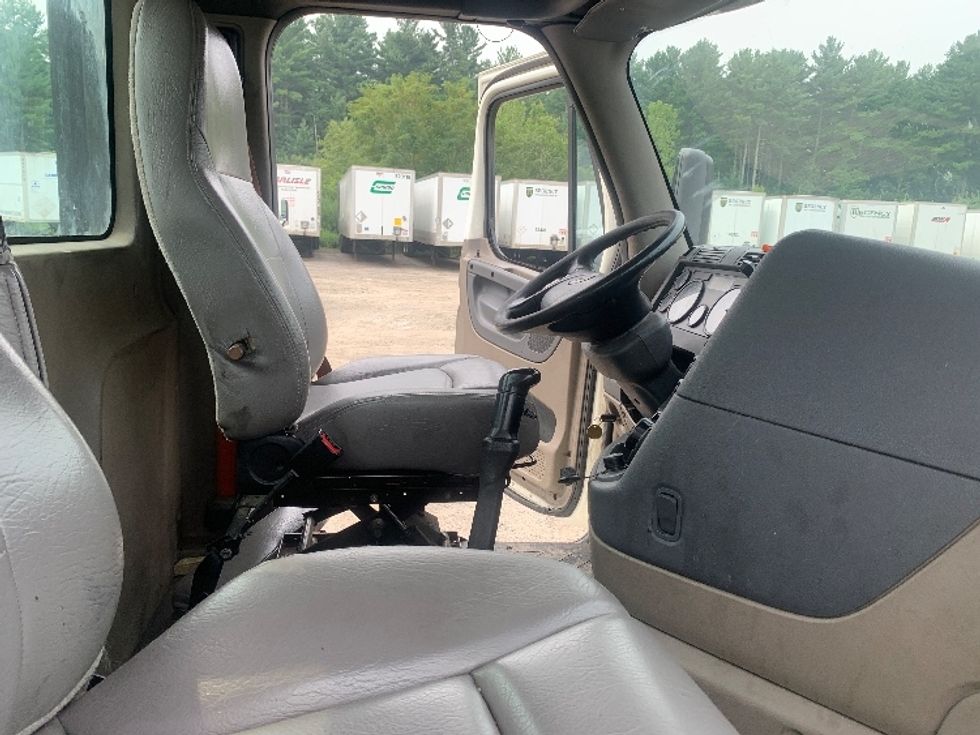 Day Cab Tractor-Heavy Duty Tractors-Freightliner-2019-Cascadia 12564ST-Franklin-MA-497,666\n\t\tmiles-$ 30,250 - Image 14