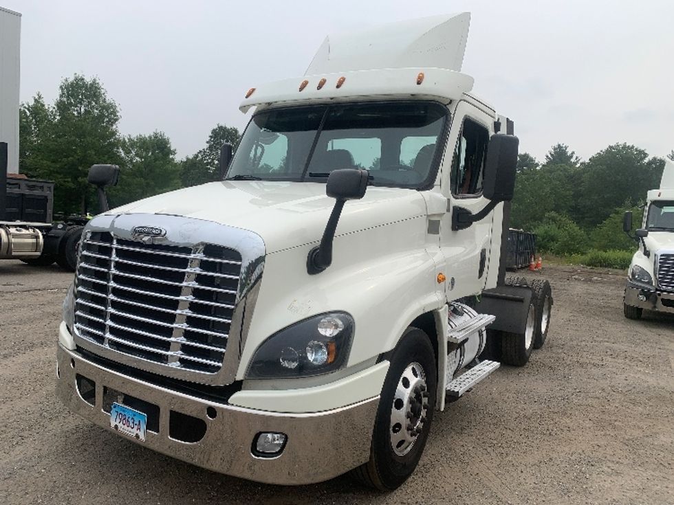 Day Cab Tractor-Heavy Duty Tractors-Freightliner-2019-Cascadia 12564ST-Franklin-MA-497,666\n\t\tmiles-$ 30,250 - Image 3