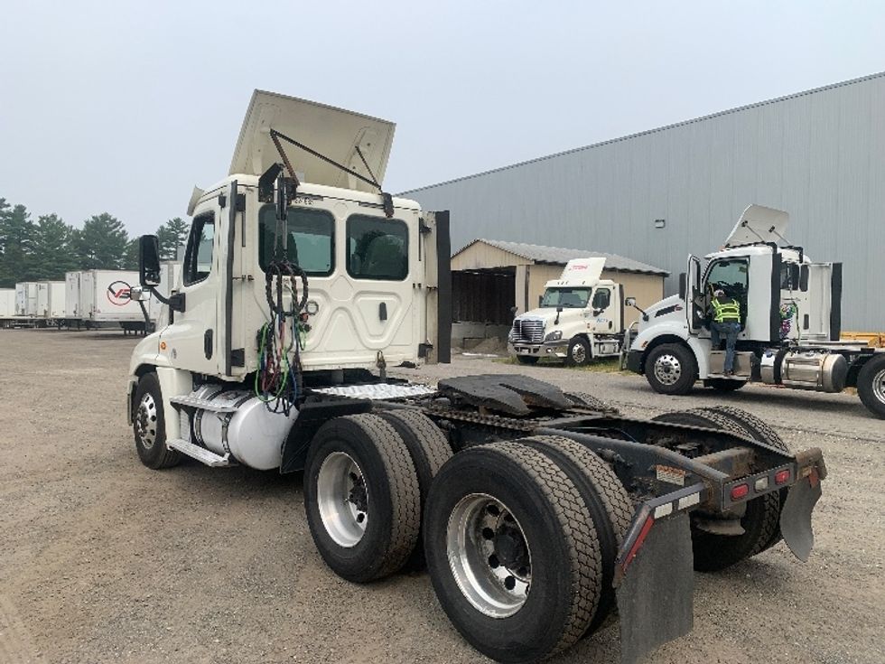Day Cab Tractor-Heavy Duty Tractors-Freightliner-2019-Cascadia 12564ST-Franklin-MA-497,666\n\t\tmiles-$ 30,250 - Image 5