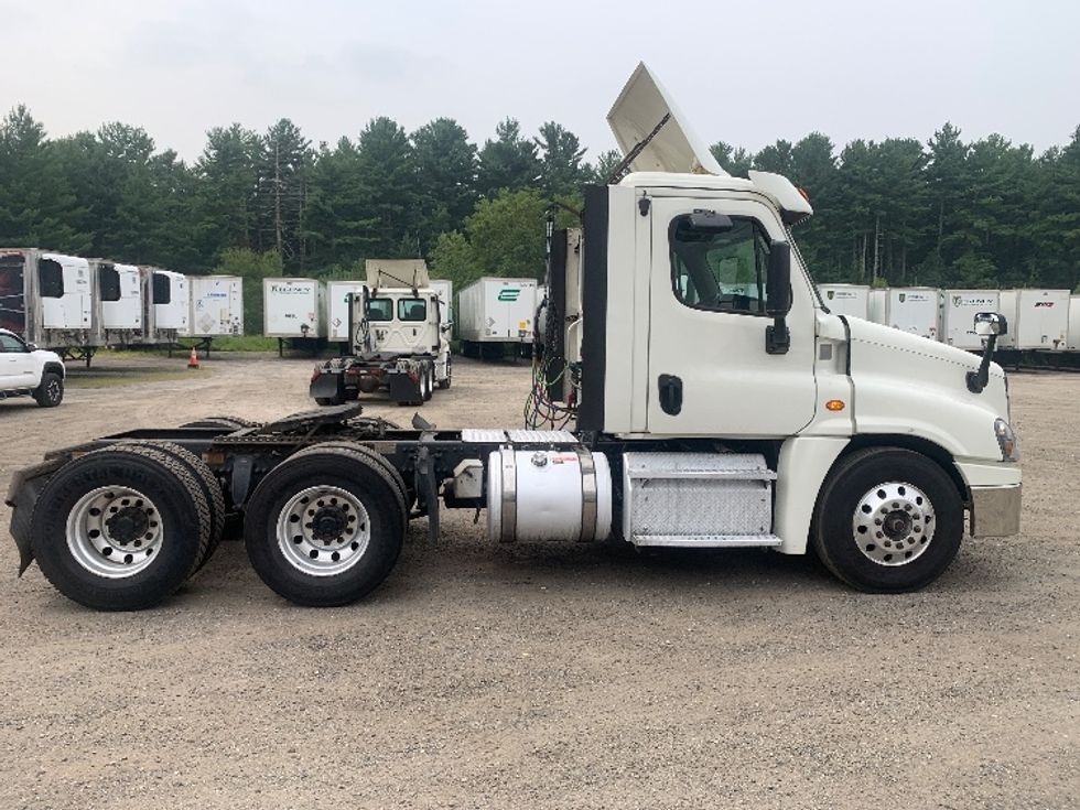 Day Cab Tractor-Heavy Duty Tractors-Freightliner-2019-Cascadia 12564ST-Franklin-MA-497,666\n\t\tmiles-$ 30,250 - Image 8