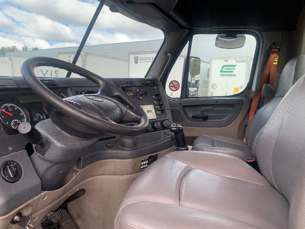 Day Cab Tractor-Heavy Duty Tractors-Freightliner-2019-Cascadia 12564ST-Franklin-MA-507,104\n\t\tmiles-$ 27,250 - Image 10