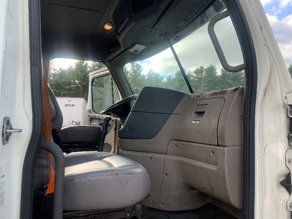 Day Cab Tractor-Heavy Duty Tractors-Freightliner-2019-Cascadia 12564ST-Franklin-MA-507,104\n\t\tmiles-$ 27,250 - Image 12