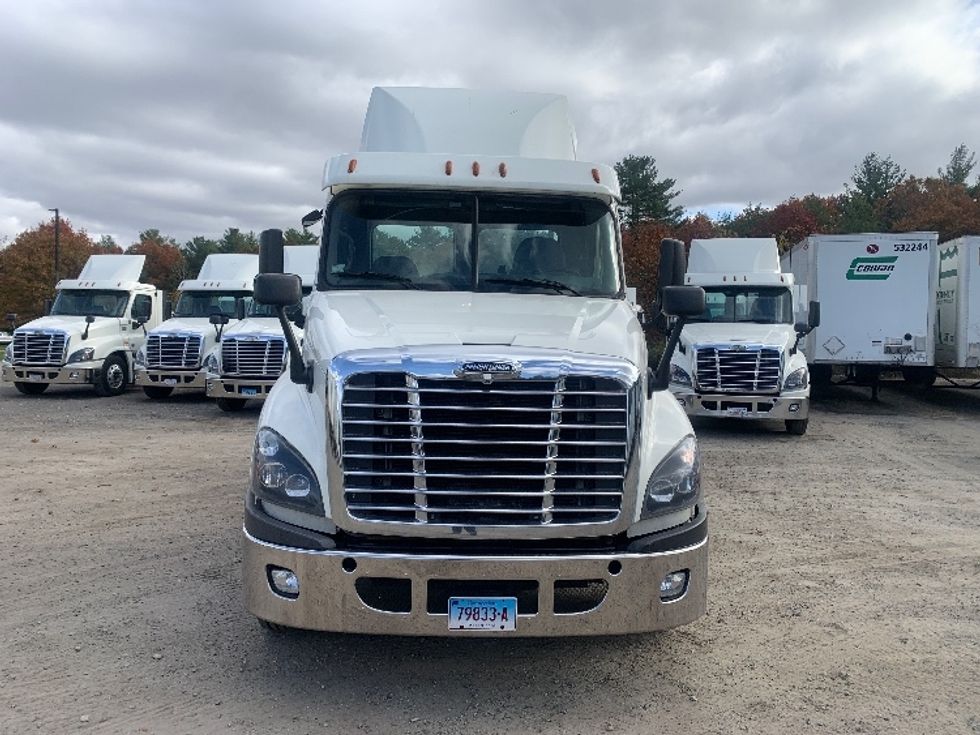 Day Cab Tractor-Heavy Duty Tractors-Freightliner-2019-Cascadia 12564ST-Franklin-MA-507,104\n\t\tmiles-$ 27,250 - Image 2