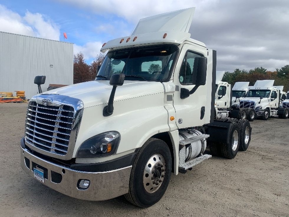Day Cab Tractor-Heavy Duty Tractors-Freightliner-2019-Cascadia 12564ST-Franklin-MA-507,104\n\t\tmiles-$ 27,250 - Image 3