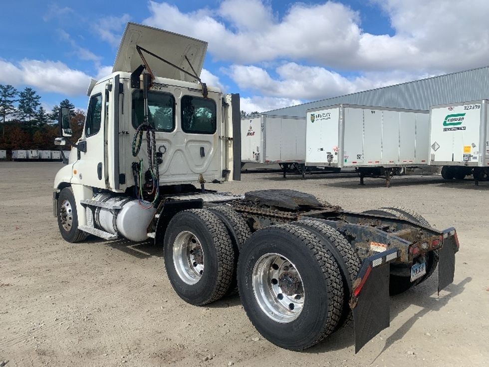 Day Cab Tractor-Heavy Duty Tractors-Freightliner-2019-Cascadia 12564ST-Franklin-MA-507,104\n\t\tmiles-$ 27,250 - Image 5