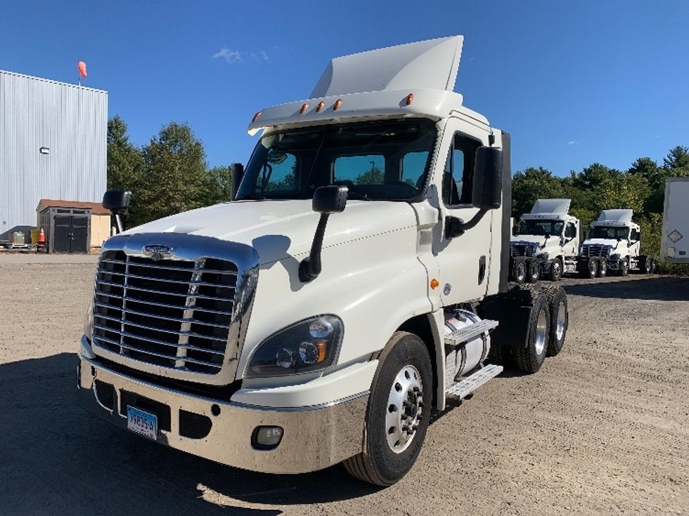 Day Cab Tractor-Heavy Duty Tractors-Freightliner-2019-Cascadia 12564ST-Franklin-MA-507,323\n\t\tmiles-$ 27,250 - Image 16