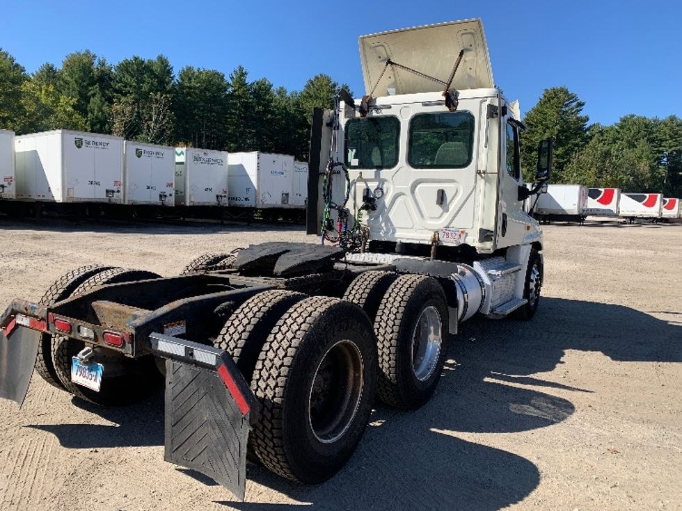 Day Cab Tractor-Heavy Duty Tractors-Freightliner-2019-Cascadia 12564ST-Franklin-MA-507,323\n\t\tmiles-$ 27,250 - Image 5