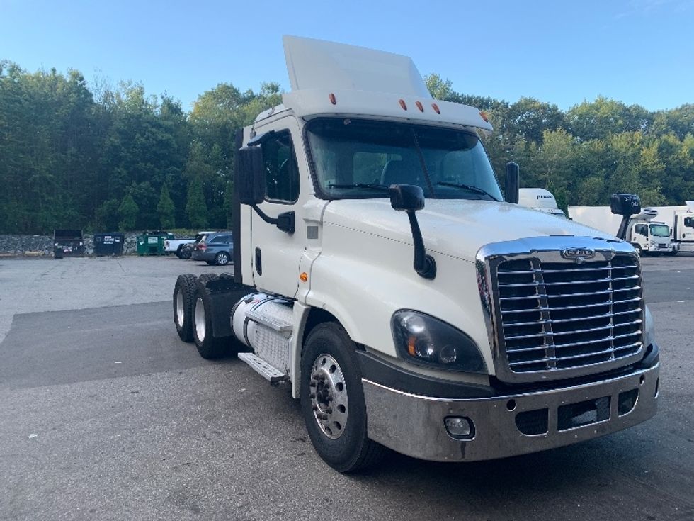 Day Cab Tractor-Heavy Duty Tractors-Freightliner-2019-Cascadia 12564ST-Franklin-MA-518,493\n\t\tmiles-$ 28,500 - Image 1
