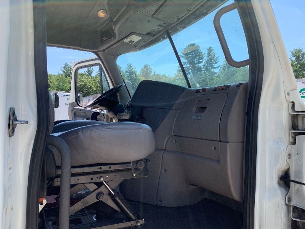 Day Cab Tractor-Heavy Duty Tractors-Freightliner-2019-Cascadia 12564ST-Franklin-MA-518,493\n\t\tmiles-$ 28,500 - Image 12