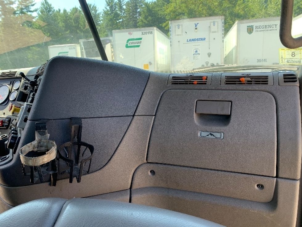 Day Cab Tractor-Heavy Duty Tractors-Freightliner-2019-Cascadia 12564ST-Franklin-MA-518,493\n\t\tmiles-$ 28,500 - Image 13