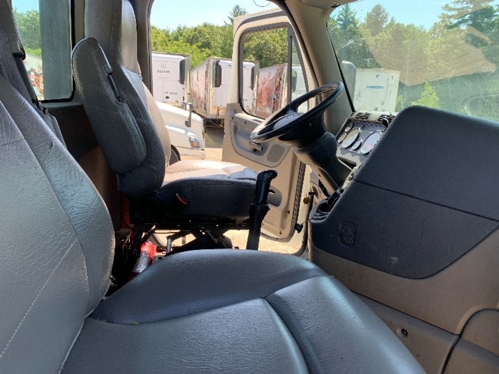 Day Cab Tractor-Heavy Duty Tractors-Freightliner-2019-Cascadia 12564ST-Franklin-MA-518,493\n\t\tmiles-$ 28,500 - Image 14