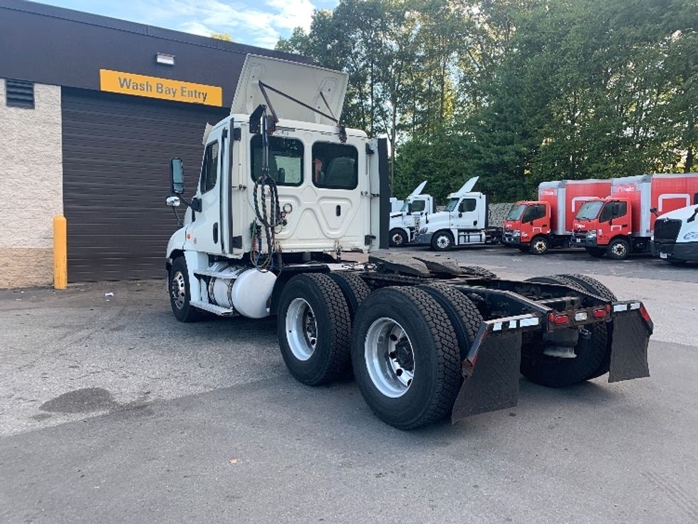 Day Cab Tractor-Heavy Duty Tractors-Freightliner-2019-Cascadia 12564ST-Franklin-MA-518,493\n\t\tmiles-$ 28,500 - Image 5