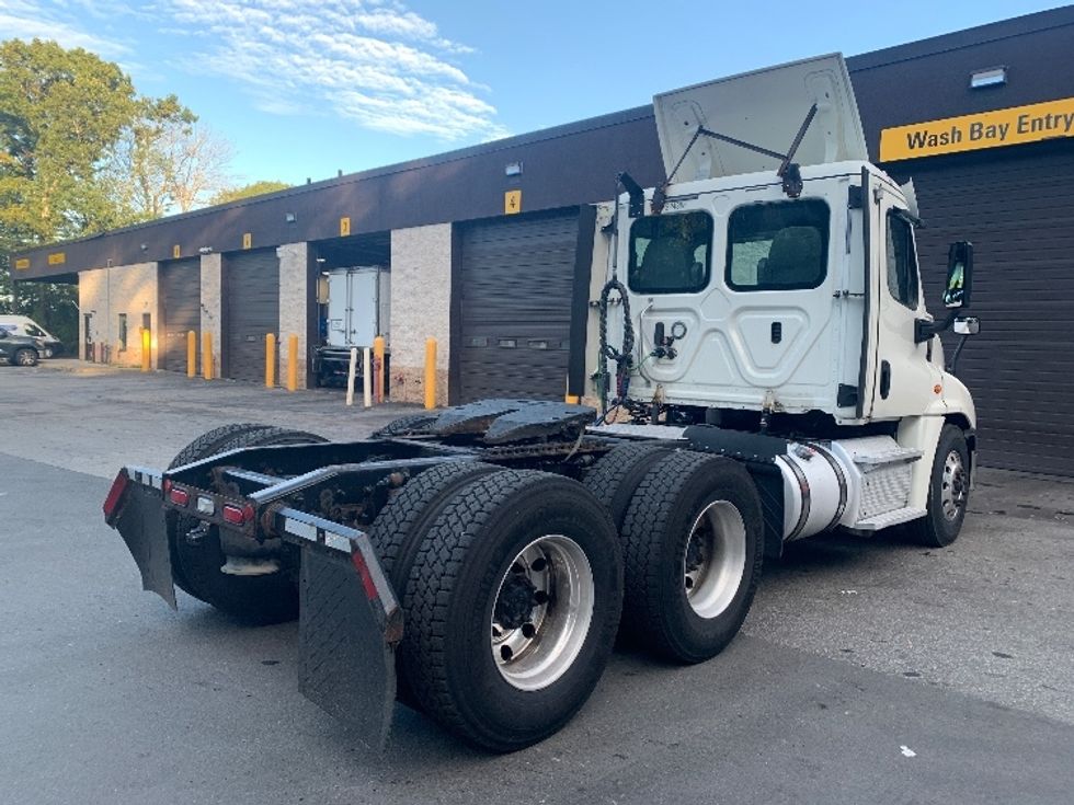 Day Cab Tractor-Heavy Duty Tractors-Freightliner-2019-Cascadia 12564ST-Franklin-MA-518,493\n\t\tmiles-$ 28,500 - Image 7