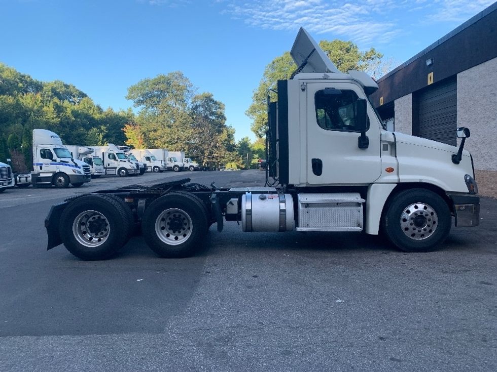 Day Cab Tractor-Heavy Duty Tractors-Freightliner-2019-Cascadia 12564ST-Franklin-MA-518,493\n\t\tmiles-$ 28,500 - Image 8