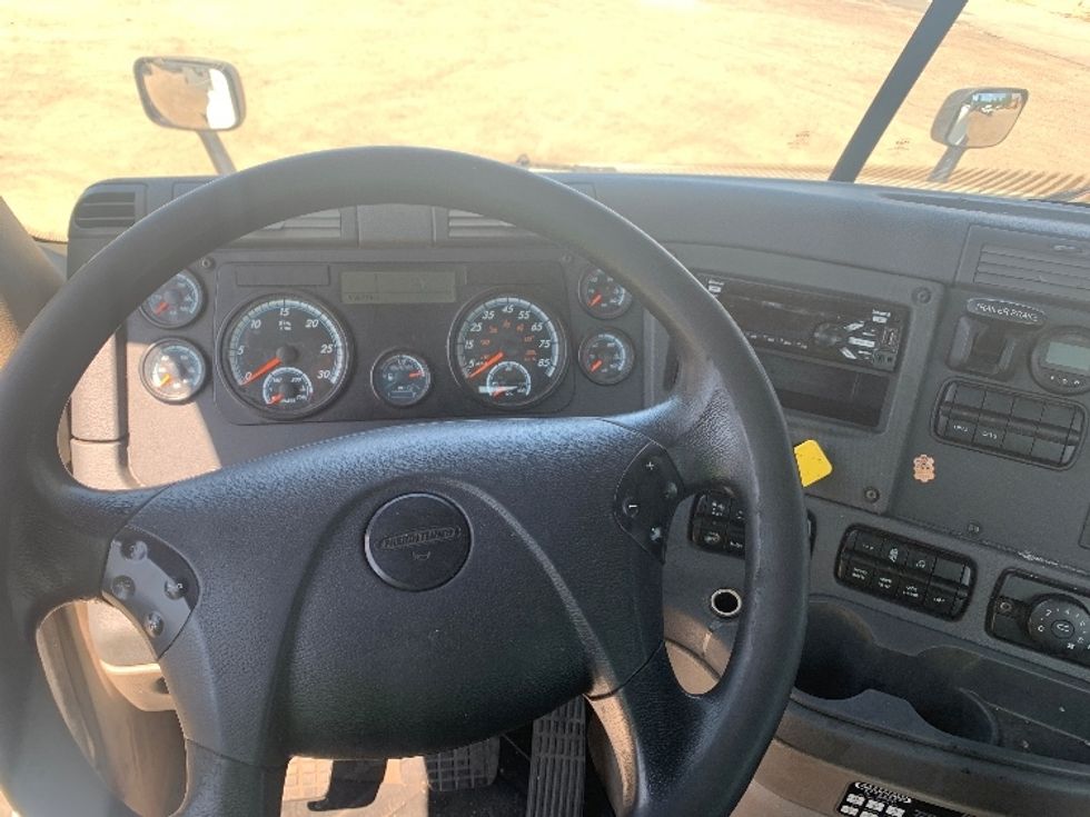 Day Cab Tractor-Heavy Duty Tractors-Freightliner-2019-Cascadia 12564ST-Franklin-MA-519,774\n\t\tmiles-$ 28,500 - Image 11