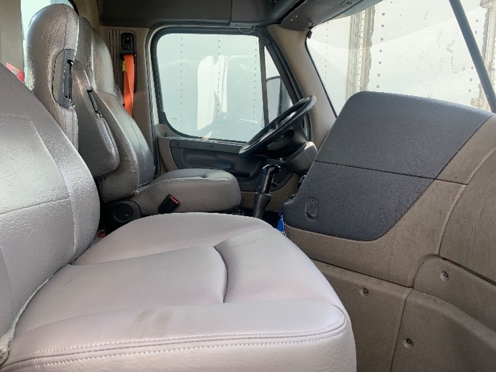 Day Cab Tractor-Heavy Duty Tractors-Freightliner-2019-Cascadia 12564ST-Franklin-MA-519,774\n\t\tmiles-$ 28,500 - Image 14