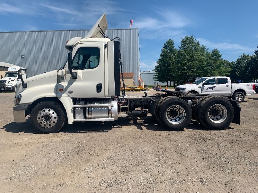 Day Cab Tractor-Heavy Duty Tractors-Freightliner-2019-Cascadia 12564ST-Franklin-MA-519,774\n\t\tmiles-$ 28,500 - Image 4