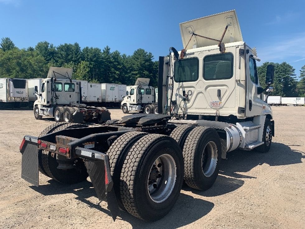 Day Cab Tractor-Heavy Duty Tractors-Freightliner-2019-Cascadia 12564ST-Franklin-MA-519,774\n\t\tmiles-$ 28,500 - Image 7