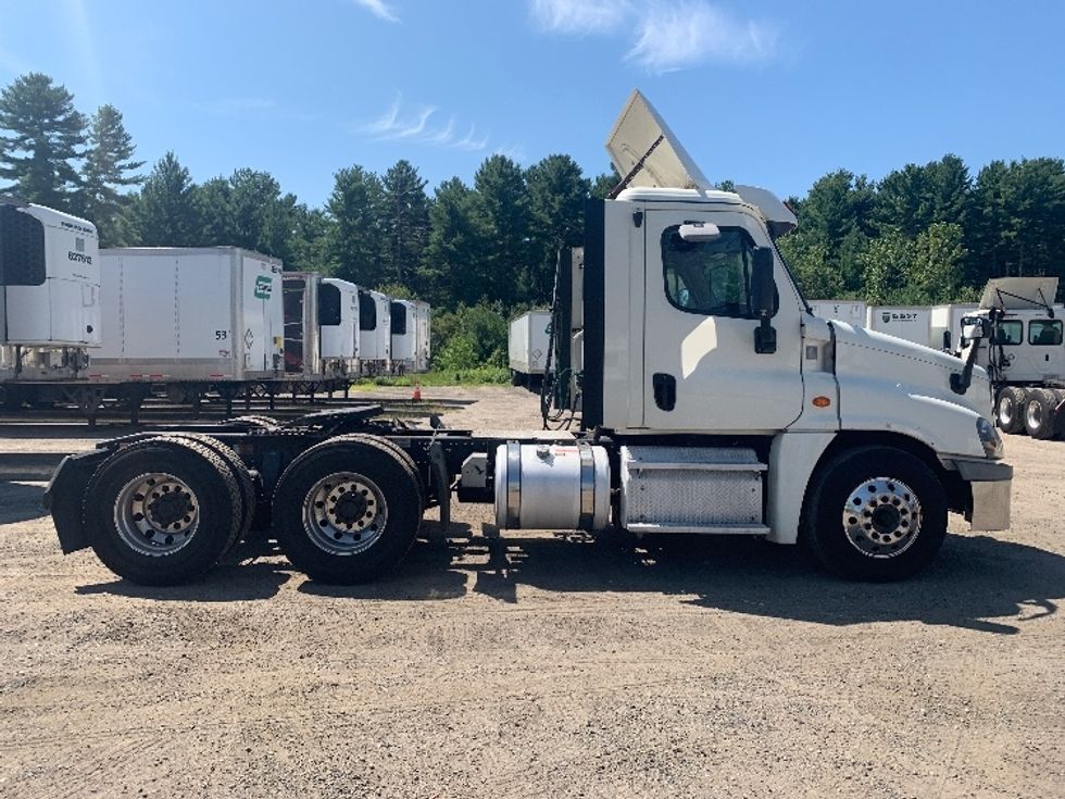 Day Cab Tractor-Heavy Duty Tractors-Freightliner-2019-Cascadia 12564ST-Franklin-MA-519,774\n\t\tmiles-$ 28,500 - Image 8
