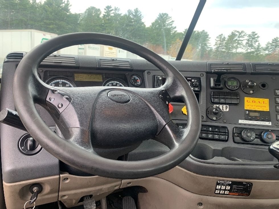 Day Cab Tractor-Heavy Duty Tractors-Freightliner-2019-Cascadia 12564ST-Franklin-MA-550,871\n\t\tmiles-$ 24,250 - Image 11