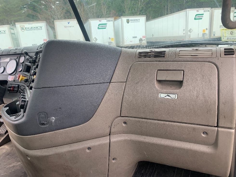 Day Cab Tractor-Heavy Duty Tractors-Freightliner-2019-Cascadia 12564ST-Franklin-MA-550,871\n\t\tmiles-$ 24,250 - Image 13