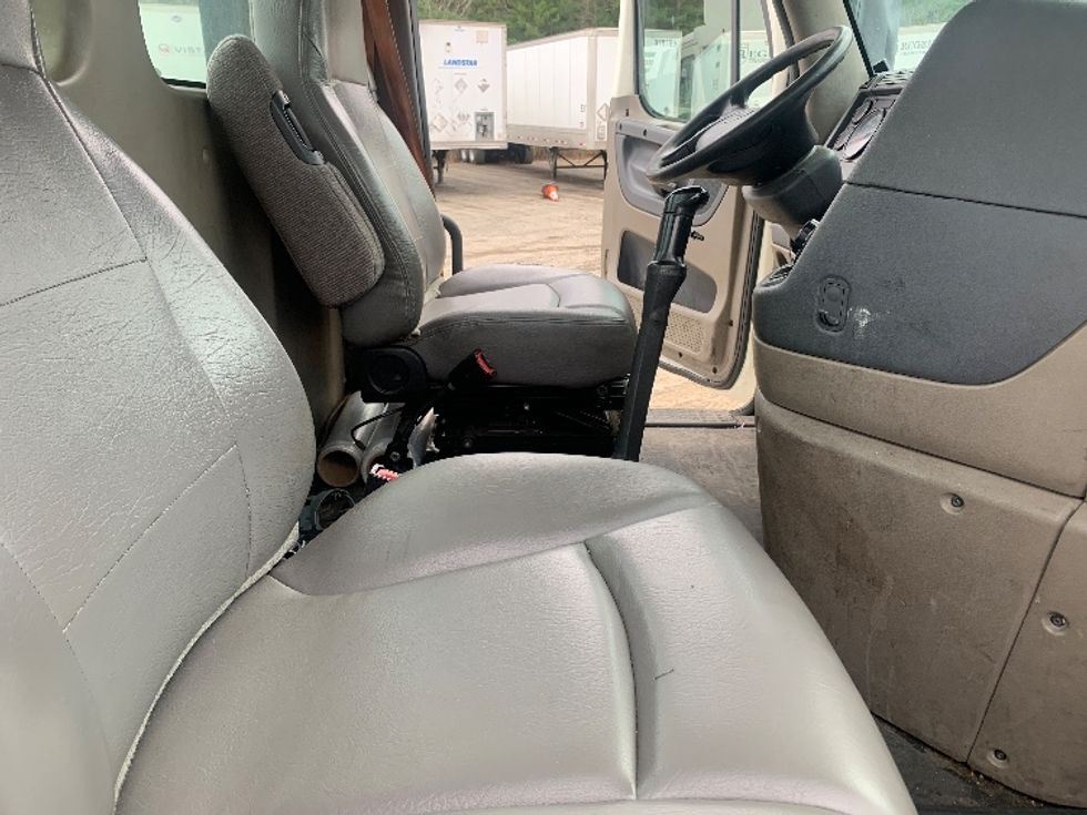 Day Cab Tractor-Heavy Duty Tractors-Freightliner-2019-Cascadia 12564ST-Franklin-MA-550,871\n\t\tmiles-$ 24,250 - Image 14