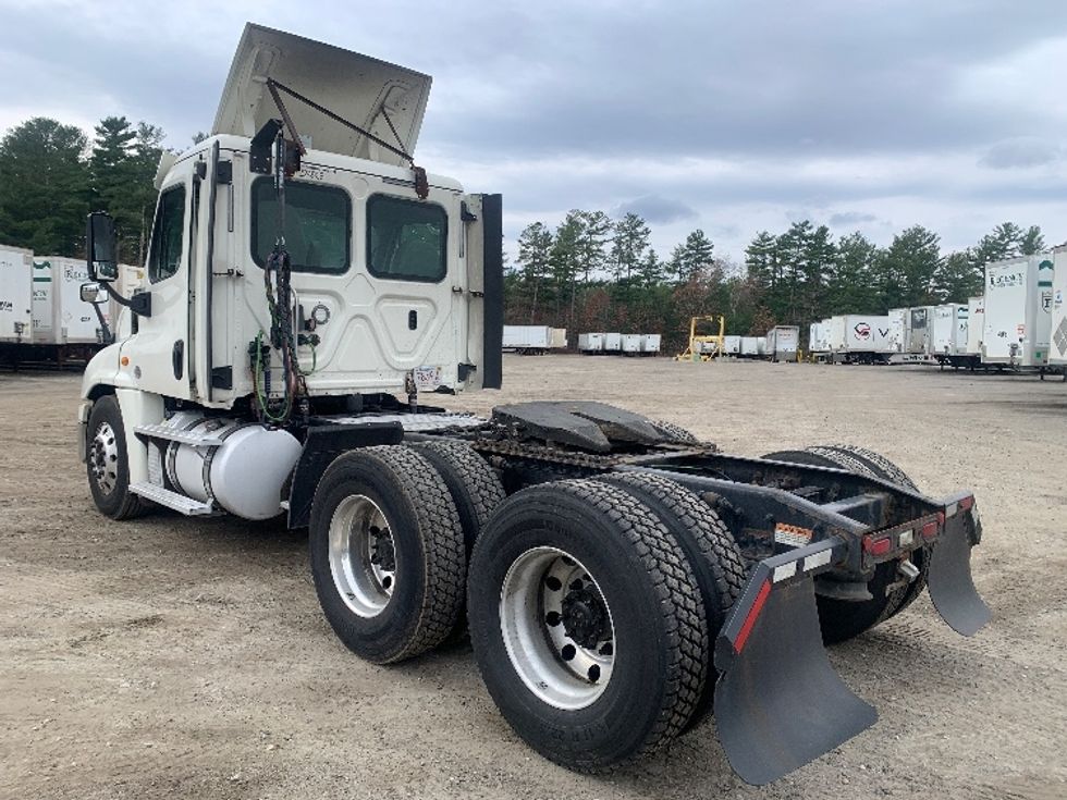 Day Cab Tractor-Heavy Duty Tractors-Freightliner-2019-Cascadia 12564ST-Franklin-MA-550,871\n\t\tmiles-$ 24,250 - Image 5
