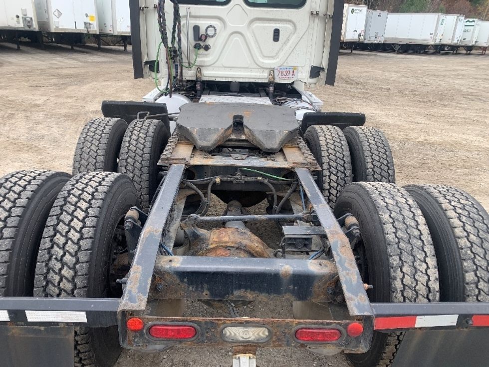 Day Cab Tractor-Heavy Duty Tractors-Freightliner-2019-Cascadia 12564ST-Franklin-MA-550,871\n\t\tmiles-$ 24,250 - Image 6