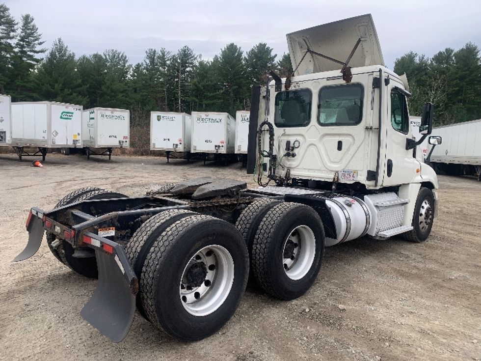 Day Cab Tractor-Heavy Duty Tractors-Freightliner-2019-Cascadia 12564ST-Franklin-MA-550,871\n\t\tmiles-$ 24,250 - Image 7