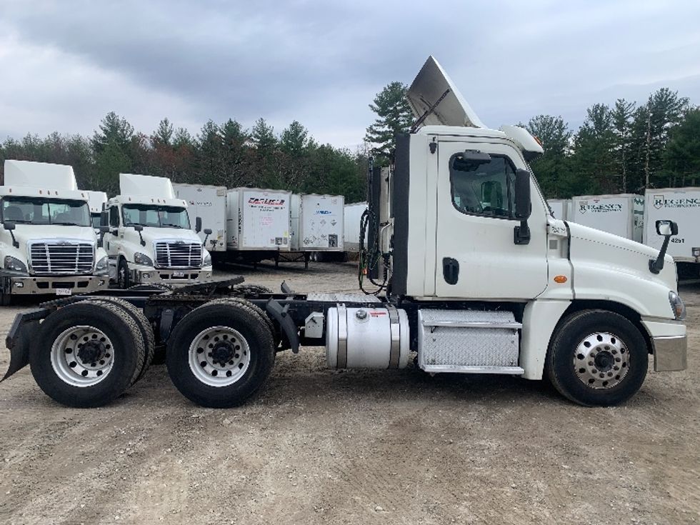Day Cab Tractor-Heavy Duty Tractors-Freightliner-2019-Cascadia 12564ST-Franklin-MA-550,871\n\t\tmiles-$ 24,250 - Image 8
