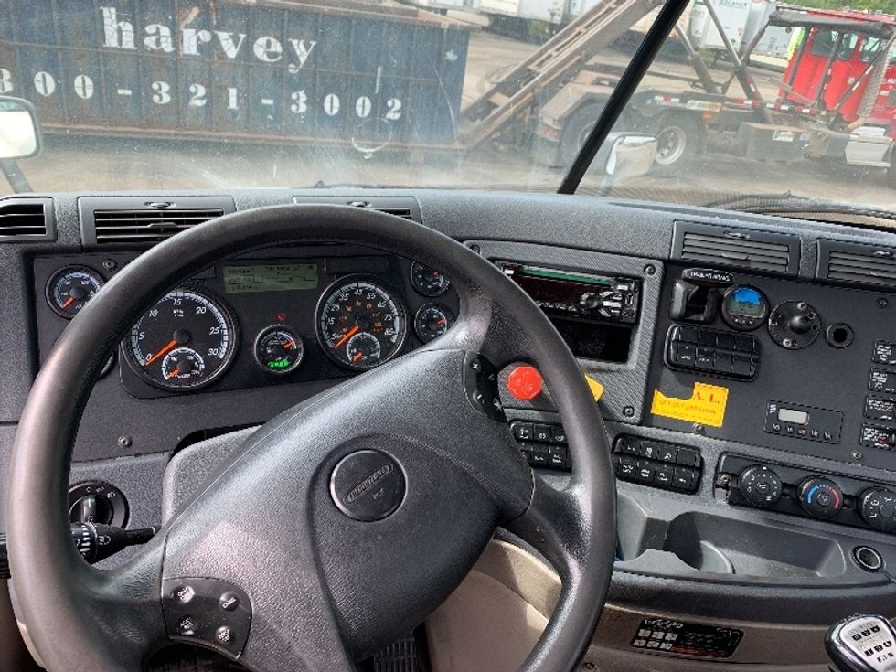 Day Cab Tractor-Heavy Duty Tractors-Freightliner-2019-Cascadia 12564ST-Franklin-MA-551,461\n\t\tmiles-$ 24,250 - Image 11