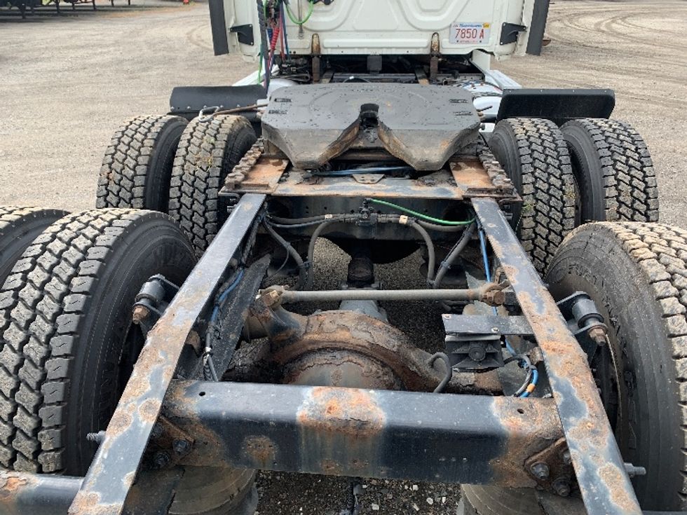 Day Cab Tractor-Heavy Duty Tractors-Freightliner-2019-Cascadia 12564ST-Franklin-MA-551,461\n\t\tmiles-$ 24,250 - Image 6