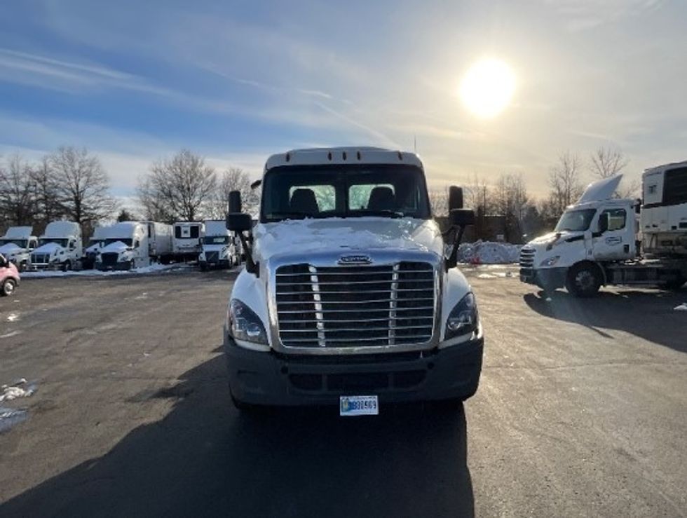 Day Cab Tractor-Heavy Duty Tractors-Freightliner-2019-Cascadia 12564ST-Fredericksburg-VA-227,177\n\t\tmiles-$ 44,000 - Image 2
