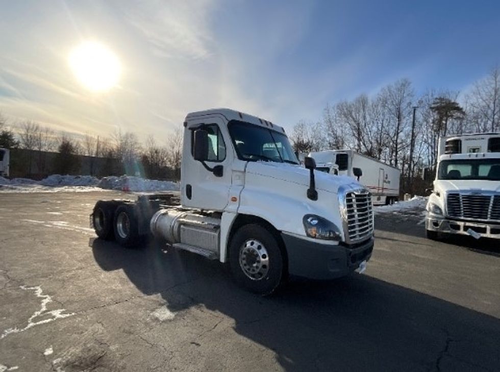 Day Cab Tractor-Heavy Duty Tractors-Freightliner-2019-Cascadia 12564ST-Fredericksburg-VA-227,177\n\t\tmiles-$ 44,000 - Image 3