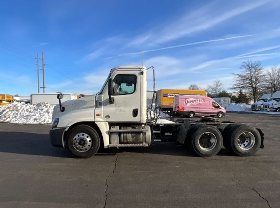 Day Cab Tractor-Heavy Duty Tractors-Freightliner-2019-Cascadia 12564ST-Fredericksburg-VA-227,177\n\t\tmiles-$ 44,000 - Image 4