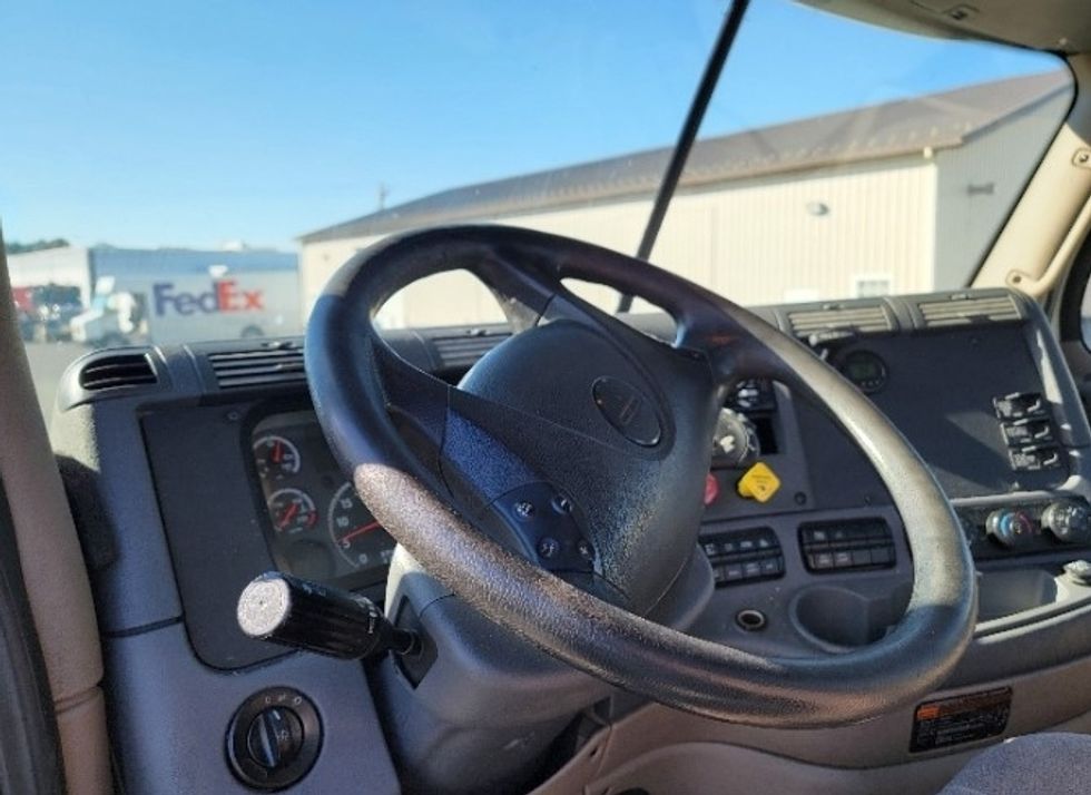 Day Cab Tractor-Heavy Duty Tractors-Freightliner-2019-Cascadia 12564ST-Fredericksburg-VA-227,177\n\t\tmiles-$ 44,000 - Image 9