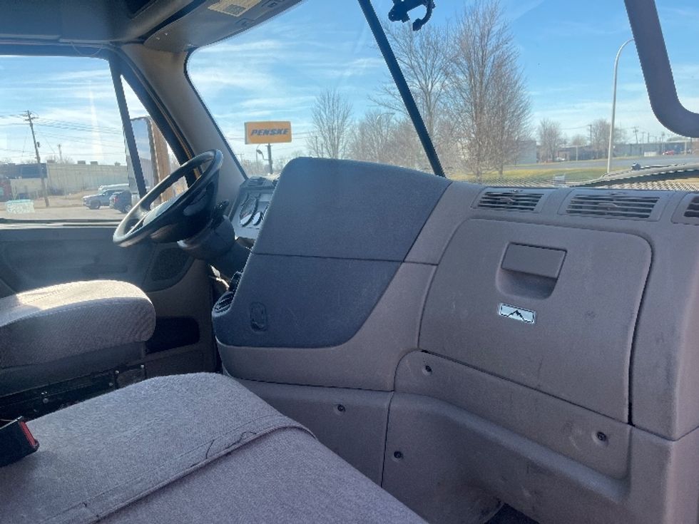 Day Cab Tractor-Heavy Duty Tractors-Freightliner-2019-Cascadia 12564ST-Fredonia-NY-374,639\n\t\tmiles-$ 40,250 - Image 13