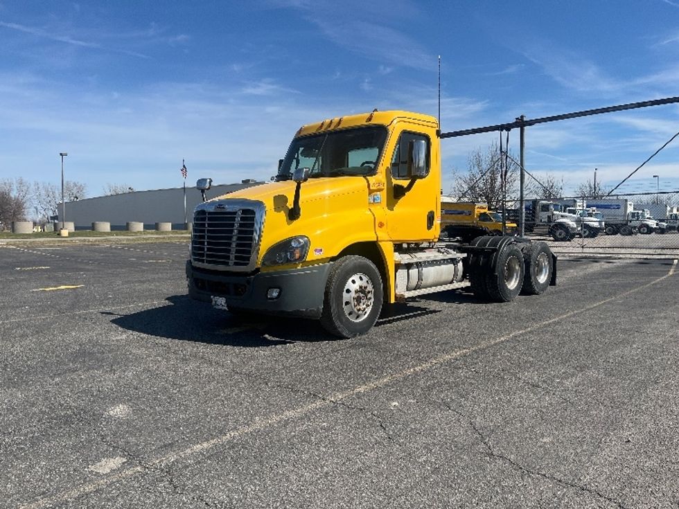 Day Cab Tractor-Heavy Duty Tractors-Freightliner-2019-Cascadia 12564ST-Fredonia-NY-374,639\n\t\tmiles-$ 40,250 - Image 3