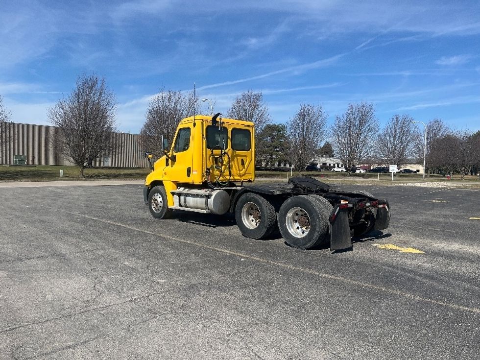 Day Cab Tractor-Heavy Duty Tractors-Freightliner-2019-Cascadia 12564ST-Fredonia-NY-374,639\n\t\tmiles-$ 40,250 - Image 5