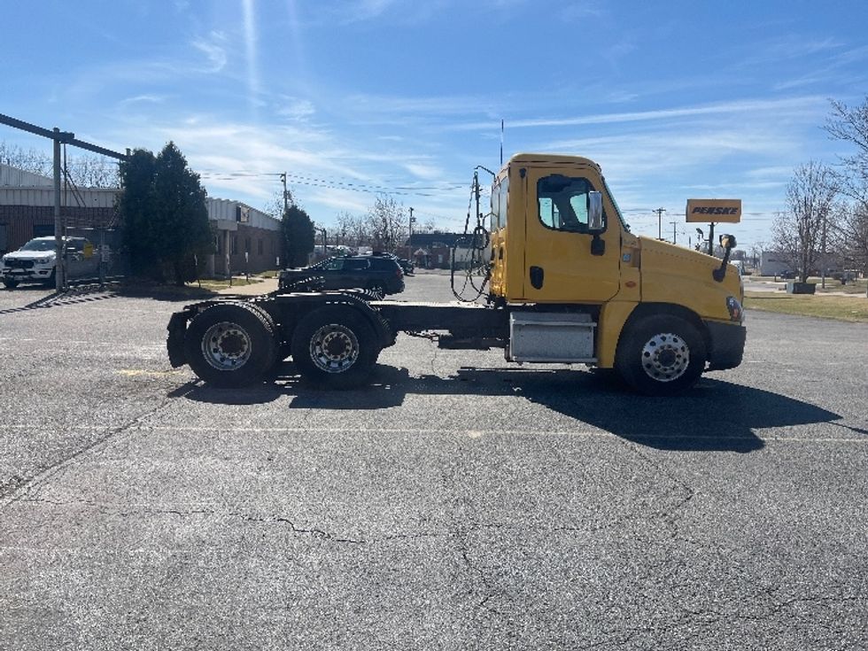 Day Cab Tractor-Heavy Duty Tractors-Freightliner-2019-Cascadia 12564ST-Fredonia-NY-374,639\n\t\tmiles-$ 40,250 - Image 8