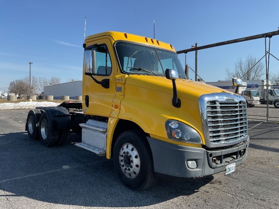 Day Cab Tractor-Heavy Duty Tractors-Freightliner-2019-Cascadia 12564ST-Fredonia-NY-389,953\n\t\tmiles-$ 41,250 - Image 1
