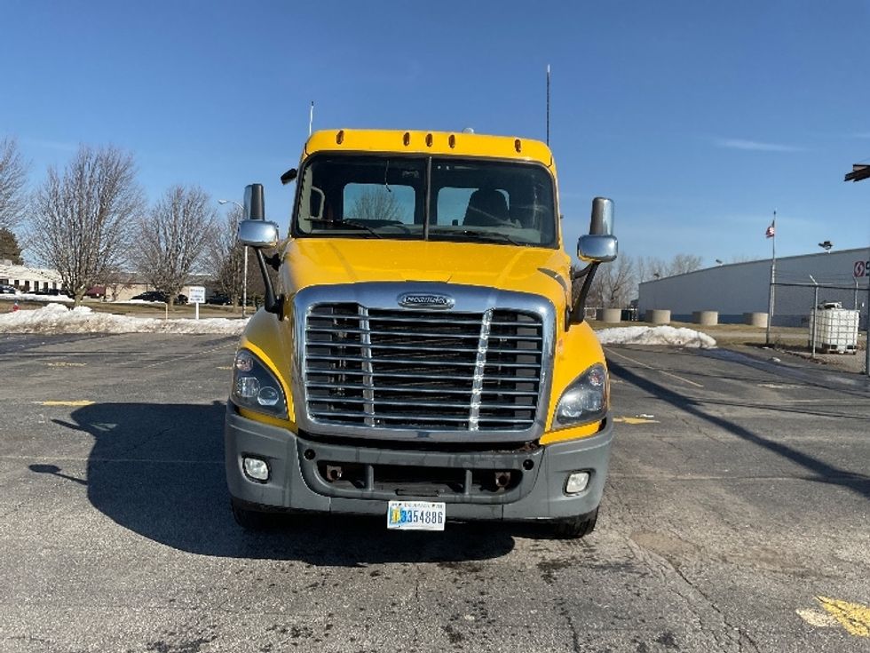 Day Cab Tractor-Heavy Duty Tractors-Freightliner-2019-Cascadia 12564ST-Fredonia-NY-389,953\n\t\tmiles-$ 41,250 - Image 2