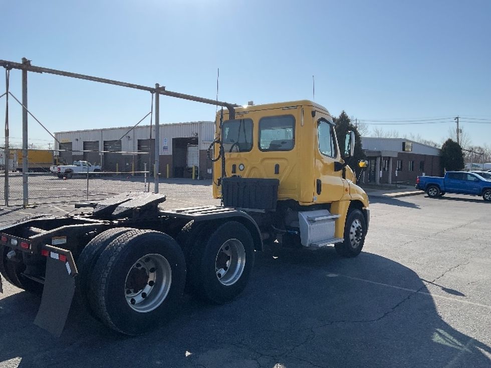 Day Cab Tractor-Heavy Duty Tractors-Freightliner-2019-Cascadia 12564ST-Fredonia-NY-389,953\n\t\tmiles-$ 41,250 - Image 7