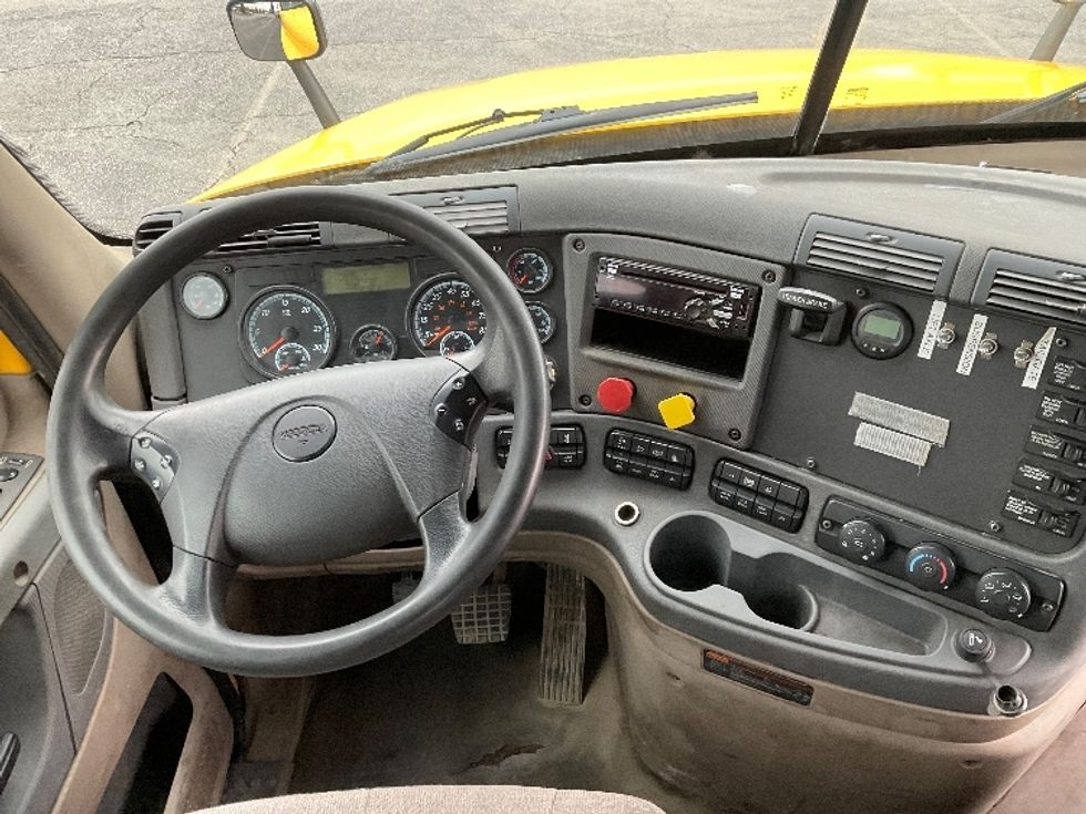 Day Cab Tractor-Heavy Duty Tractors-Freightliner-2019-Cascadia 12564ST-Fredonia-NY-390,420\n\t\tmiles-$ 39,500 - Image 11