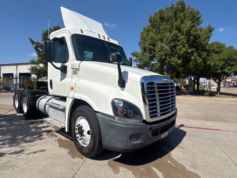 Day Cab Tractor-Heavy Duty Tractors-Freightliner-2019-Cascadia 12564ST-Garland-TX-314,618\n\t\tmiles-$ 42,500 - Image 1