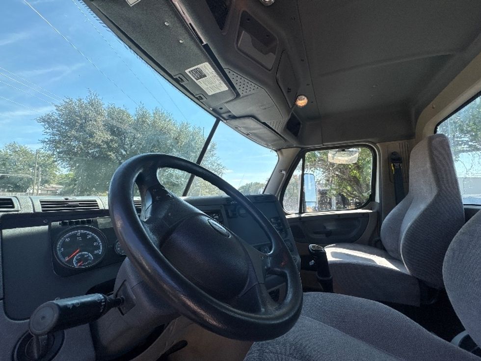 Day Cab Tractor-Heavy Duty Tractors-Freightliner-2019-Cascadia 12564ST-Garland-TX-314,618\n\t\tmiles-$ 42,500 - Image 10