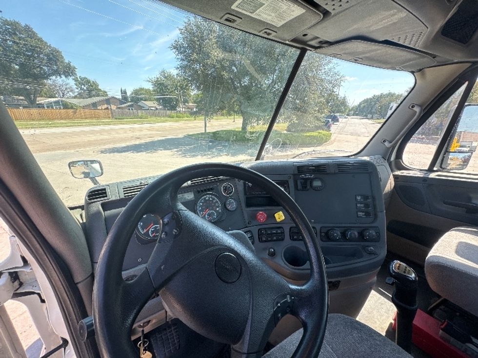 Day Cab Tractor-Heavy Duty Tractors-Freightliner-2019-Cascadia 12564ST-Garland-TX-314,618\n\t\tmiles-$ 42,500 - Image 11