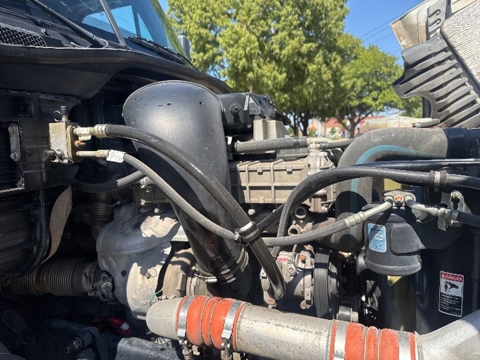 Day Cab Tractor-Heavy Duty Tractors-Freightliner-2019-Cascadia 12564ST-Garland-TX-314,618\n\t\tmiles-$ 42,500 - Image 15