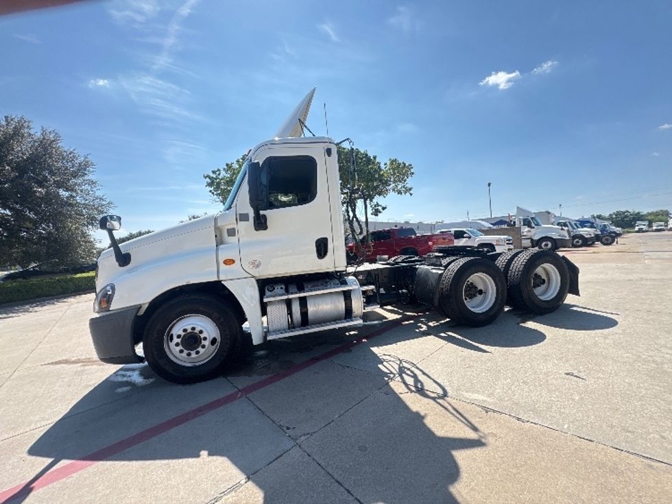 Day Cab Tractor-Heavy Duty Tractors-Freightliner-2019-Cascadia 12564ST-Garland-TX-314,618\n\t\tmiles-$ 42,500 - Image 4