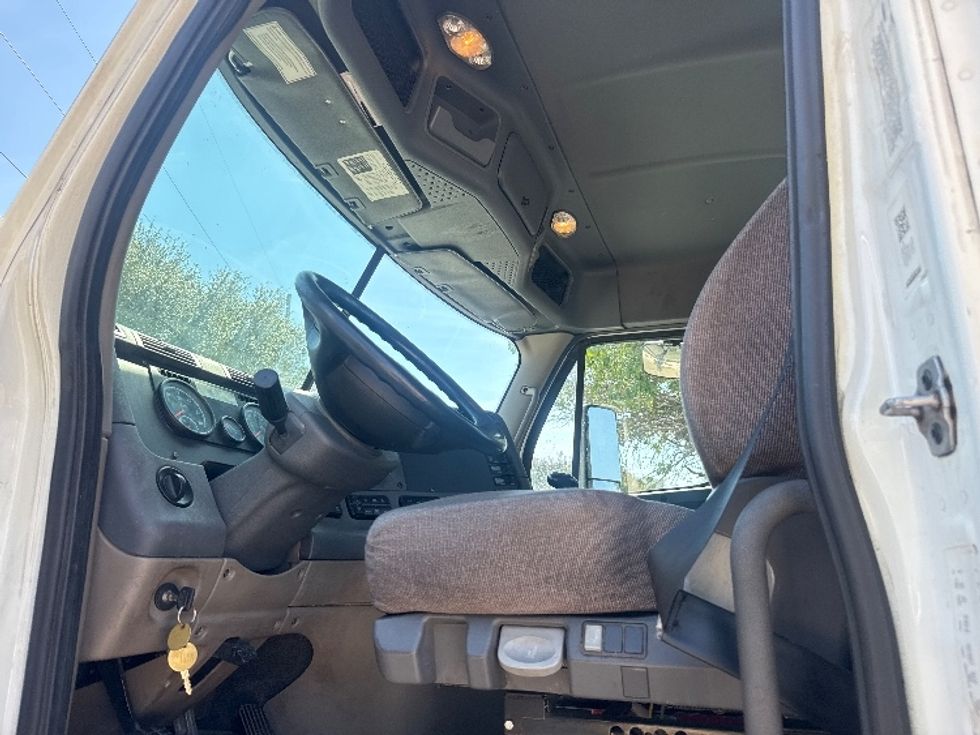 Day Cab Tractor-Heavy Duty Tractors-Freightliner-2019-Cascadia 12564ST-Garland-TX-314,618\n\t\tmiles-$ 42,500 - Image 9